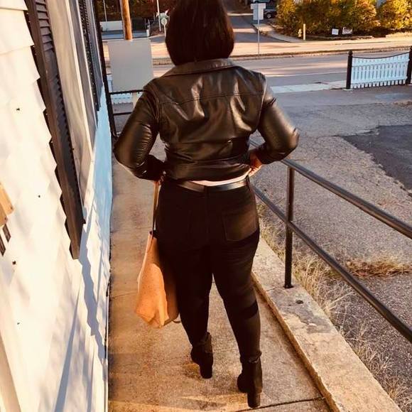 Profile Picture of La vancia linevea Scarlett (@prossyross) on Poshmark