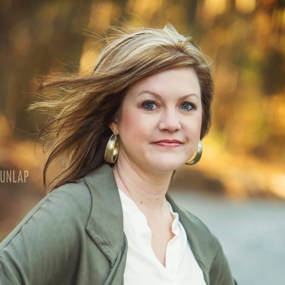 Profile Picture of Heather Page (@heatherpage103) on Poshmark