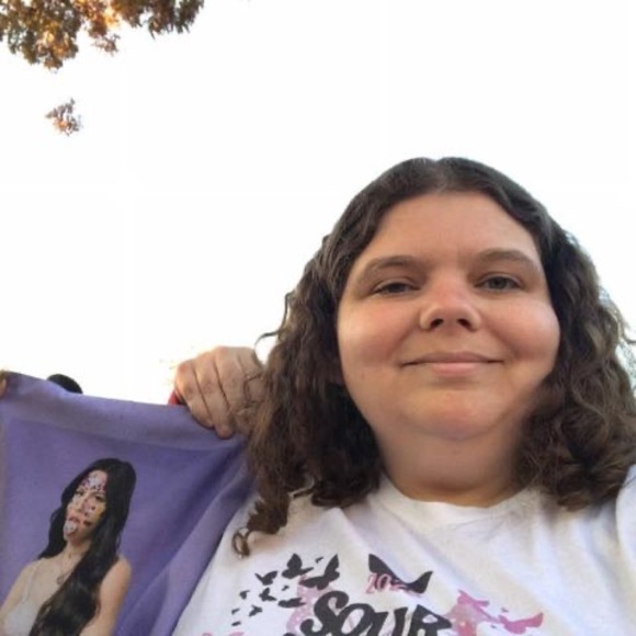 Profile Picture of Rachel Bezerra (@rachelbezerra) on Poshmark