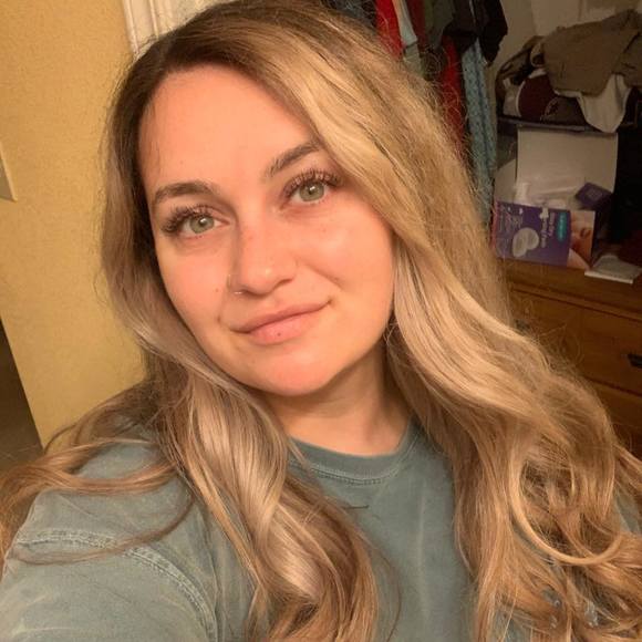 Profile Picture of Ashley Kobernick (@kobernicka) on Poshmark