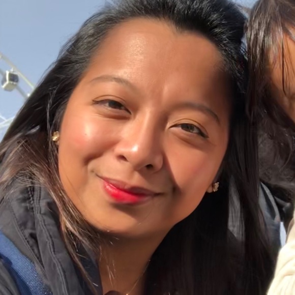 Profile Picture of Arlene Fanous (@arleeeeena) on Poshmark