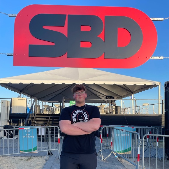 Profile Picture of Connor Gilbertson (@connorsaurusrex) on Poshmark