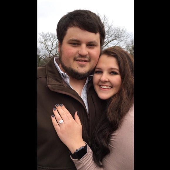 Sheyenne Gradick - Poshmark Profile Picture of Sheyenne Gradick (@sgradick1) on Poshmark