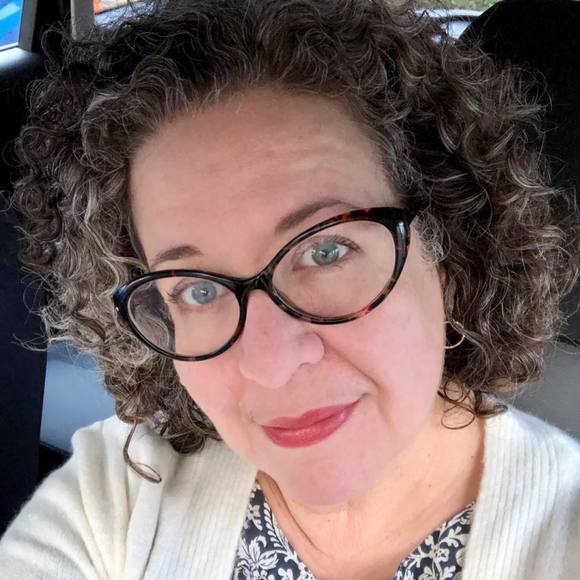 Profile Picture of Jenny Devasher (@atfrostyshouse) on Poshmark