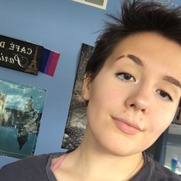 Profile Picture of Nina Pipala (@ninapipala) on Poshmark