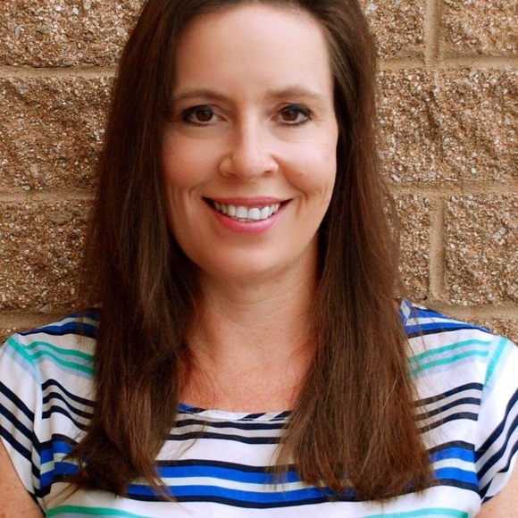 Profile Picture of Jennifer Hernly (@skins5150) on Poshmark