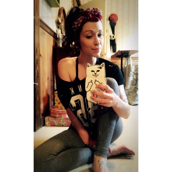 Profile Picture of Jessica Clinchot (@jessica_thecat) on Poshmark