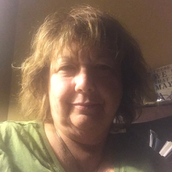 Profile Picture of Cheryl Deshong (@tommytoe) on Poshmark