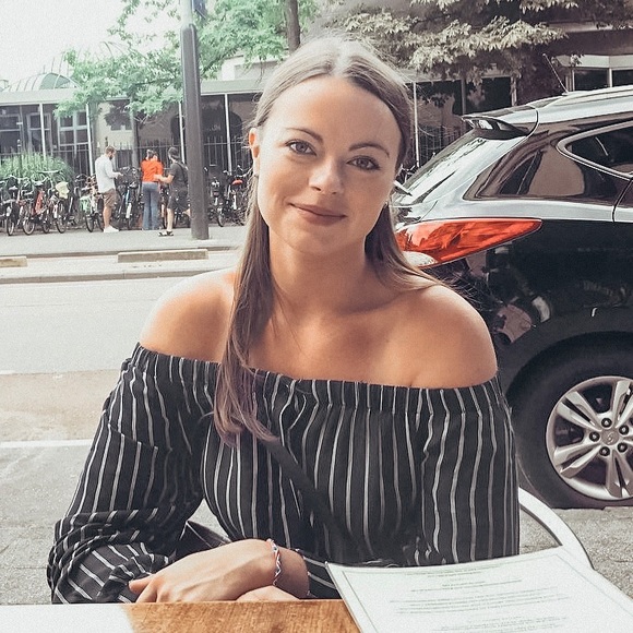 Profile Picture of Leah Bailey (@leahbailey180) on Poshmark