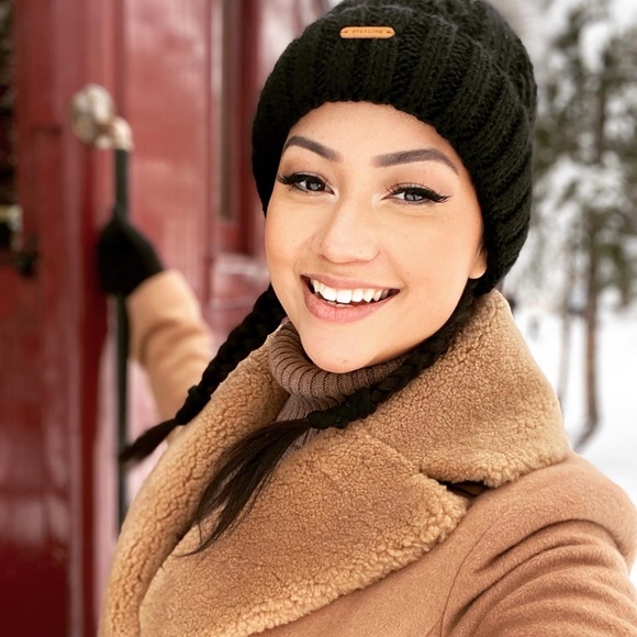 Profile Picture of Lindsey Shamblin (@lalaladylynz) on Poshmark