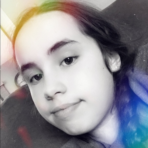 Profile Picture of Chloe Mullins (@chloe2674) on Poshmark