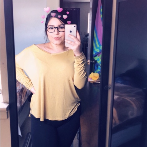 Profile Picture of Lizzy Cosio (@xo_lizzyyyy) on Poshmark