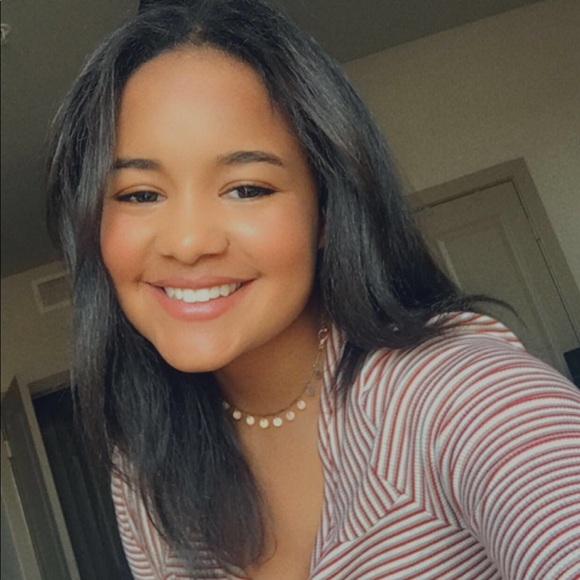 Profile Picture of Kendra Jansson (@kendrajansson) on Poshmark