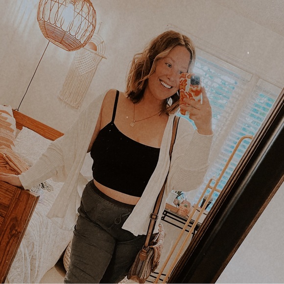 Alexa Hudson - Poshmark Profile Picture of Alexa Hudson (@alexagracehuds) on Poshmark