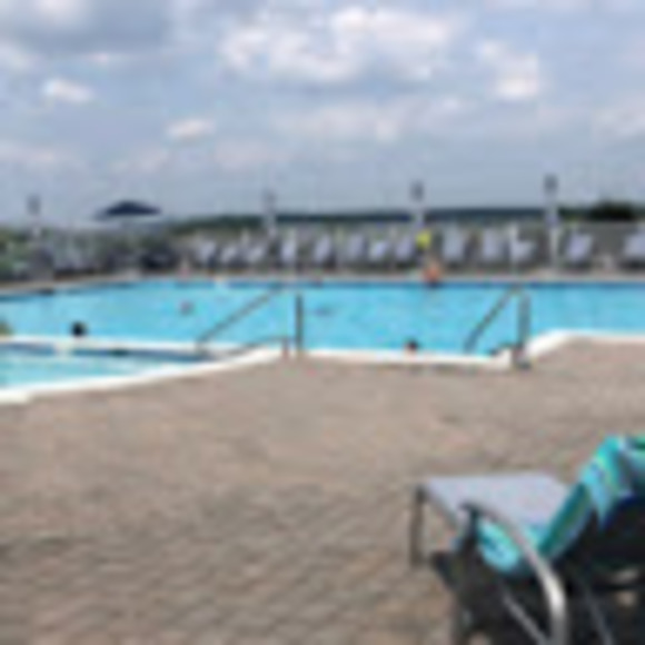 Profile Picture of Helene Nehme (@helenenehme) on Poshmark