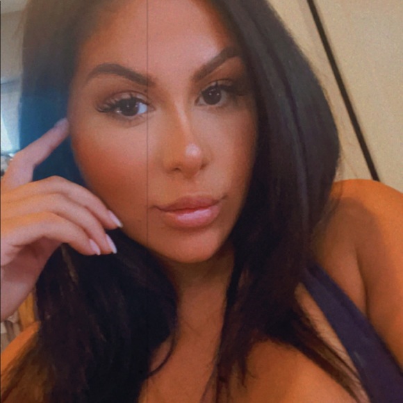 Profile Picture of Grace Walsh (@graceferro1) on Poshmark