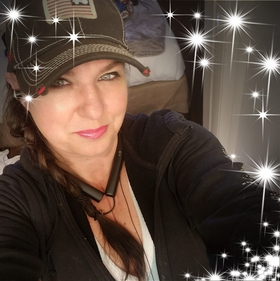 Profile Picture of Lisa Rasmussen (@lisarasmussen99) on Poshmark