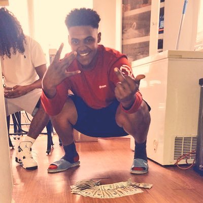 Profile Picture of Tyler Holmes (@Grizzly5v3) on Twitter