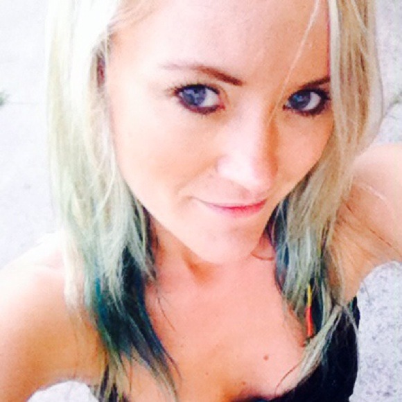 Profile Picture of Jacqui Oslund (@jacqui_o) on Poshmark