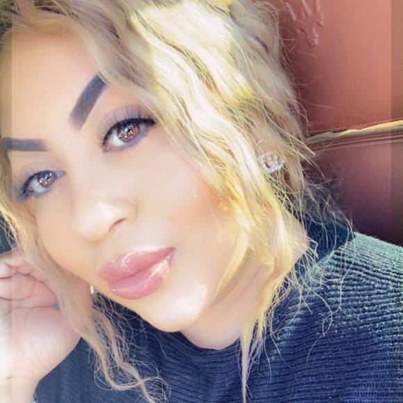 Profile Picture of Alexa Sanchez (@alexasanchez905) on Poshmark