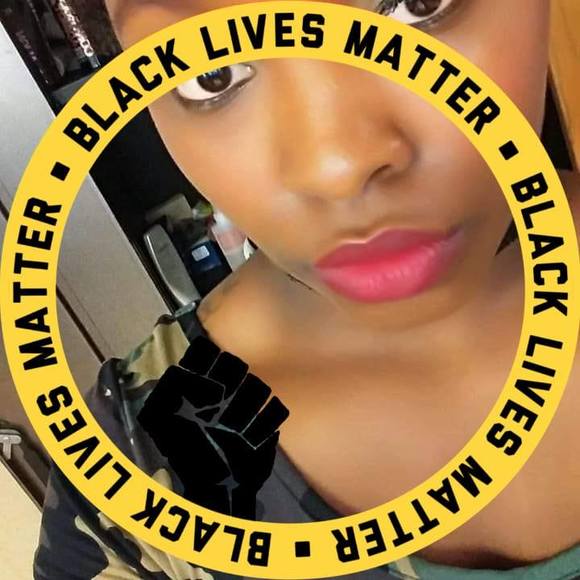 Profile Picture of Mindy Pease (@misstwiggie) on Poshmark