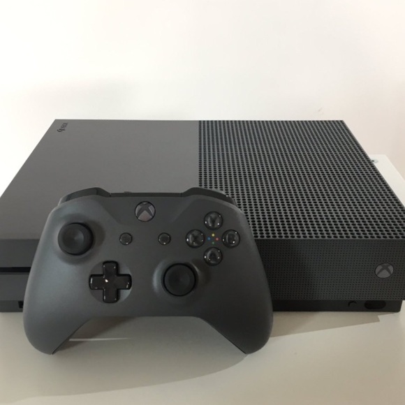 Profile Picture of James Gatewood (@j_gatewood1) on Poshmark