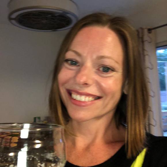 Profile Picture of Anne Falk (@massage4mama) on Poshmark