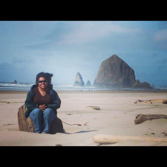 Profile Picture of Teri Trenbeath (@fijiterri) on Poshmark