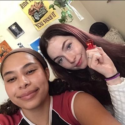 Profile Picture of E (@lizzydavis18) on Twitter