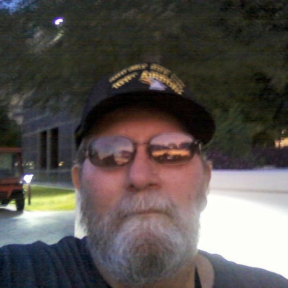 Robert Ayres - Poshmark Profile Picture of Robert Ayres (@thor88deb) on Poshmark