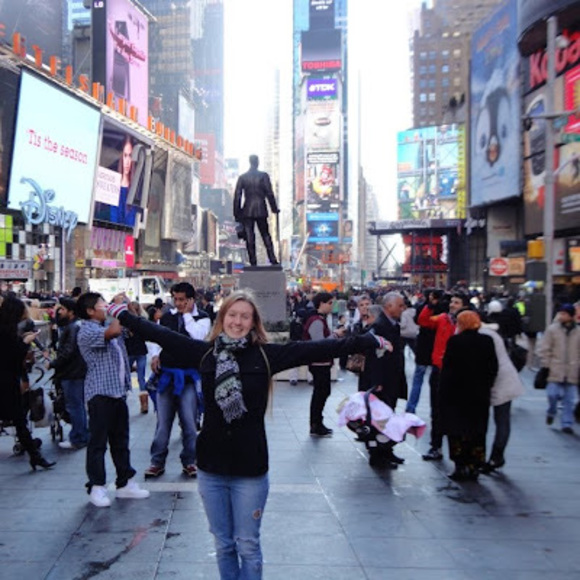 Profile Picture of Frankie Barrett (@frankieabarrett) on Poshmark