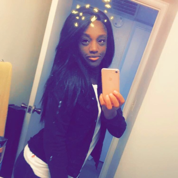 Profile Picture of Devonna Williams (@devonnaw89) on Poshmark