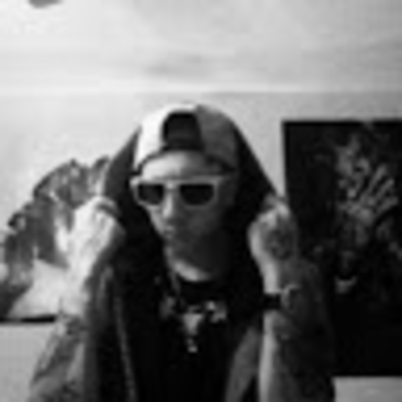 Profile Picture of Kyle Johnson avery carling (@kai384) on Poshmark