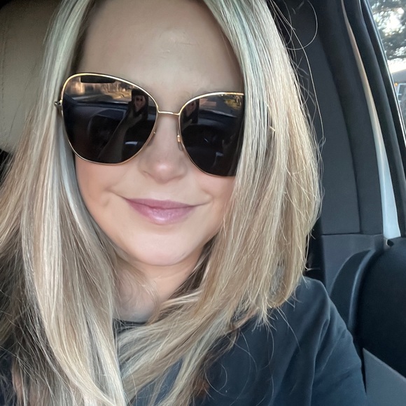 Profile Picture of Hilary Wendt (@hilary_nicole) on Poshmark