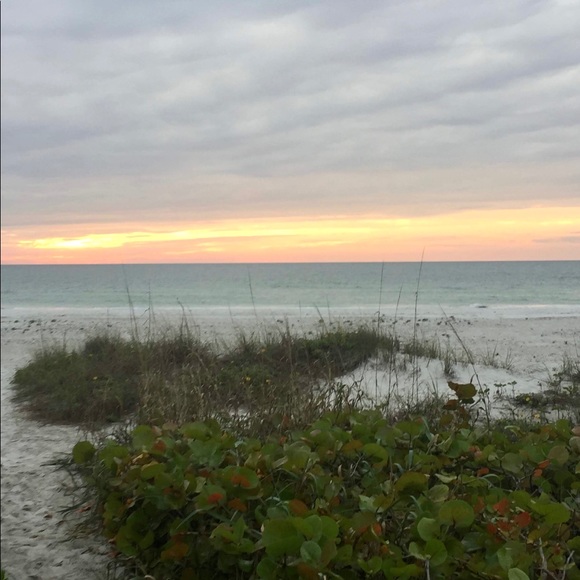 Profile Picture of Joan Junga (@jjunga) on Poshmark