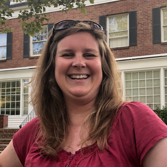 Profile Picture of Rebecca Mccomb (@rebeccamccomb) on Poshmark