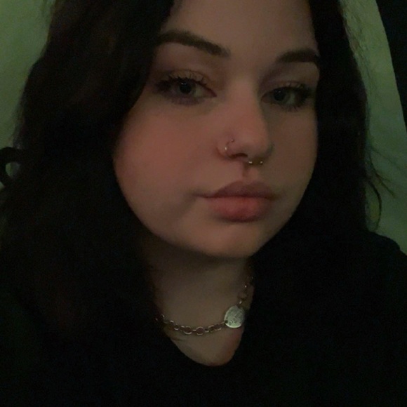 Profile Picture of Amelia Silva (@jaynesilva126) on Poshmark