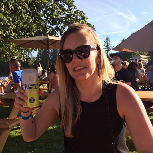 Jody Hodge - Poshmark Profile Picture of Jody Hodge (@jodes1211) on Poshmark