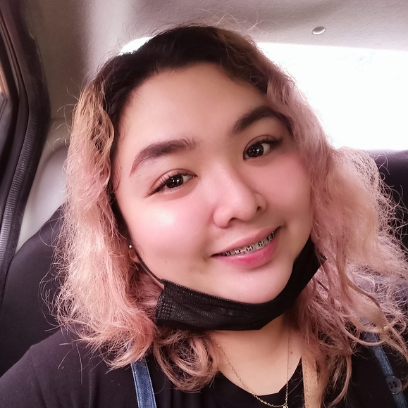 Profile Picture of Danielle Nazarene (@ohayoudanielle) on Poshmark