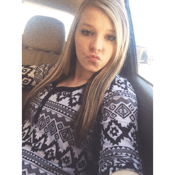 Profile Picture of Savannah Mitchell (@savmitchell) on Poshmark