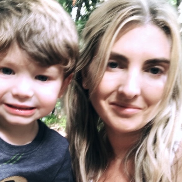 Profile Picture of Justine Moir (@justine_moir) on Poshmark