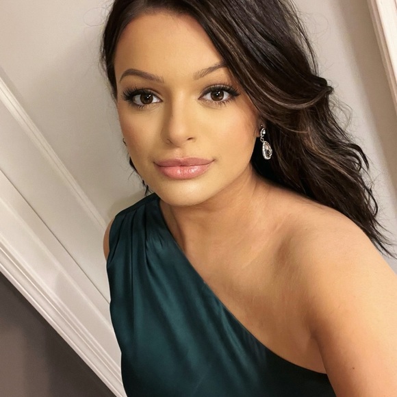 Profile Picture of Alma Jusupovic (@almabih) on Poshmark
