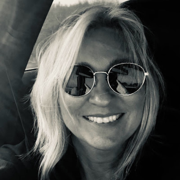 Profile Picture of Katarzyna Lewicka (@klewicka) on Poshmark