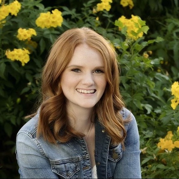 Profile Picture of Kate Davis (@katedavis5553) on Poshmark