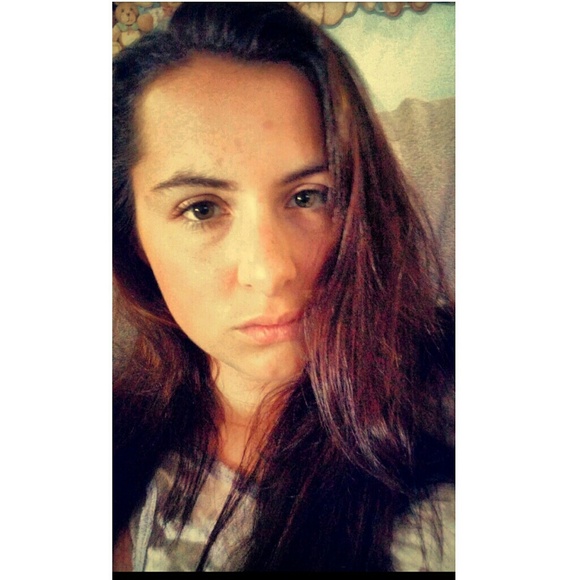 Profile Picture of Samantha Magaw (@sammagaw) on Poshmark