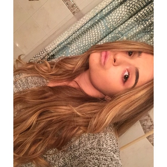 Profile Picture of Julia Winsky (@juliawinsky) on Poshmark