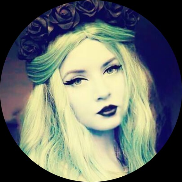 Profile Picture of Tamara Keck (@darthteegee) on Poshmark