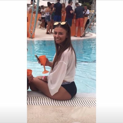 Profile Picture of Claire ☀️ (@ClaireLJustin) on Twitter
