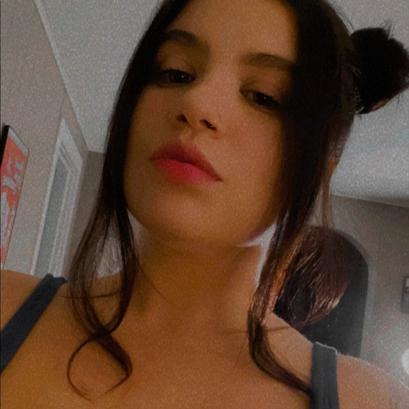 Profile Picture of Erica Landers (@erica_stilla) on Poshmark