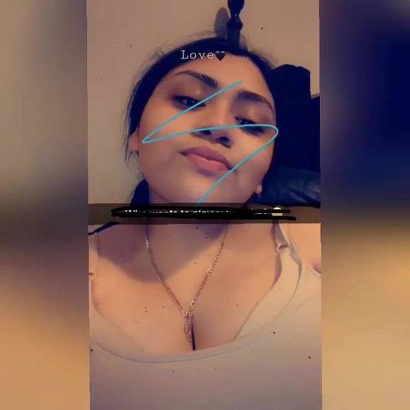 Profile Picture of Luz Flores (@luzflores24) on Poshmark